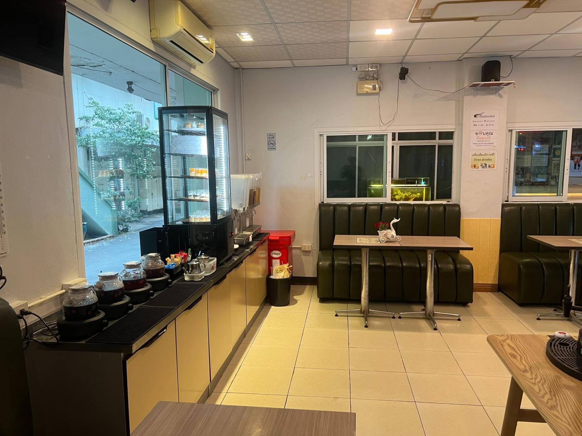 Alongkorn Hotel By Sb Samut Songkhram Exterior photo