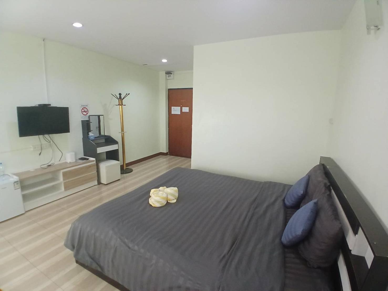 Alongkorn Hotel By Sb Samut Songkhram Exterior photo
